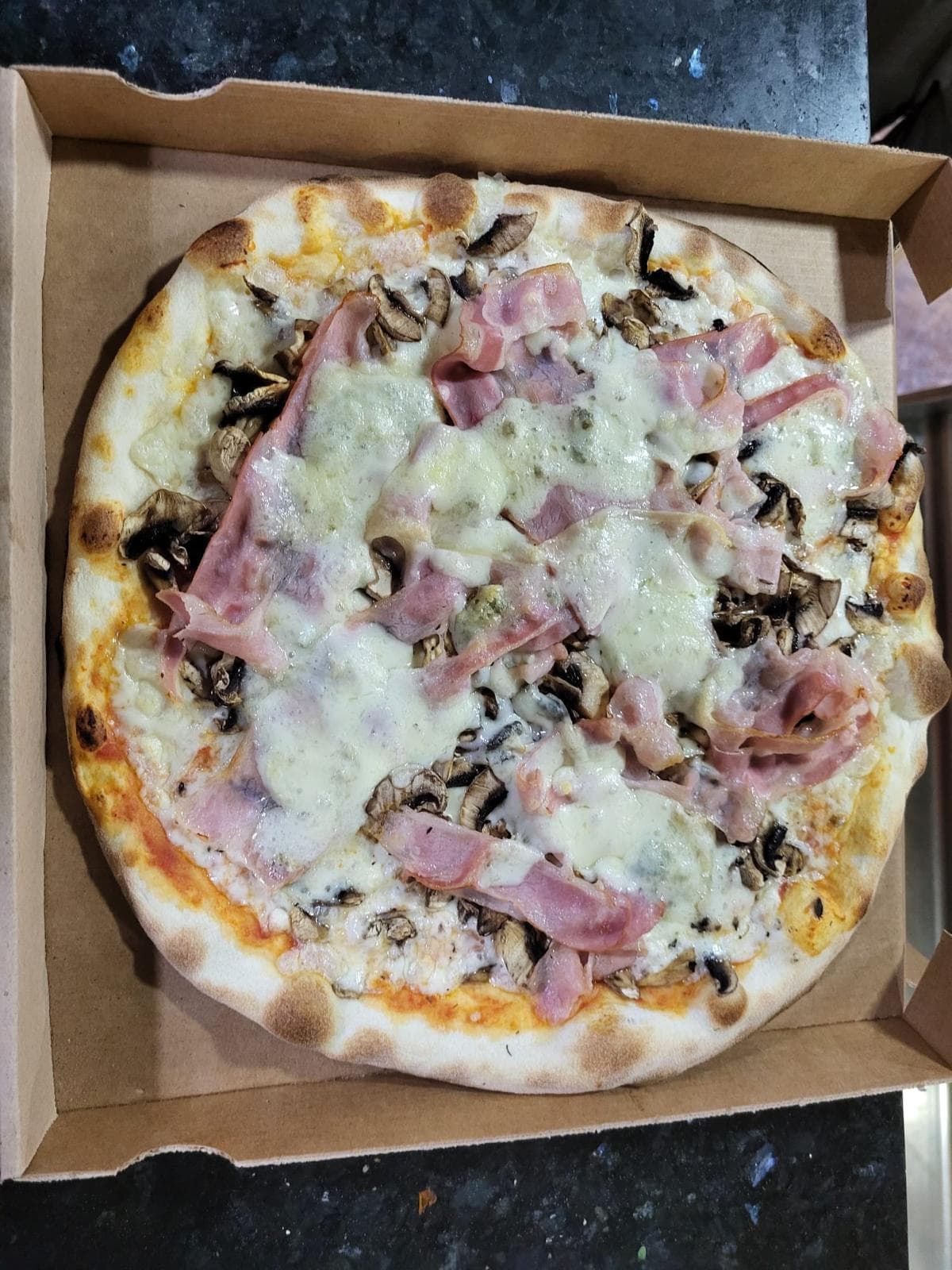Pizza Barcelona artesanal de Piccola Italia, Barcelona